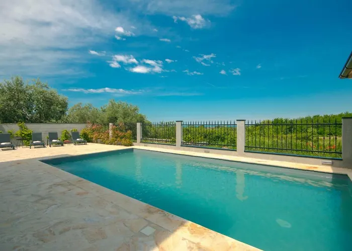 Lume ヴィラ Rošini