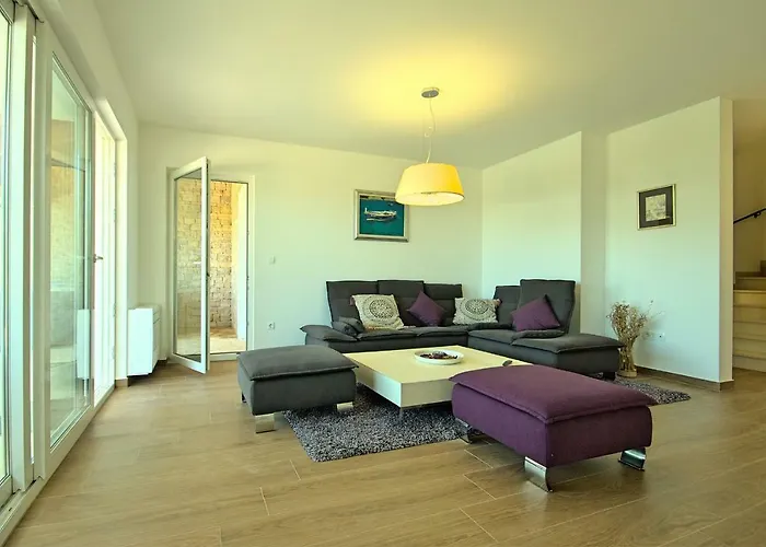 Lume ヴィラ Rošini