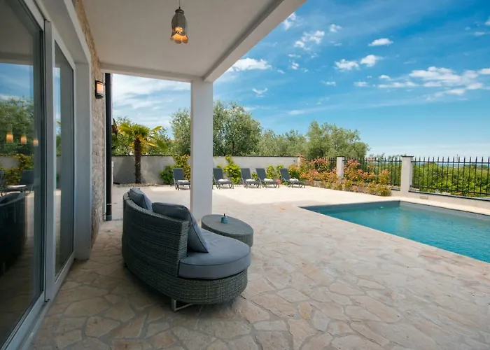 Lume ヴィラ Rošini