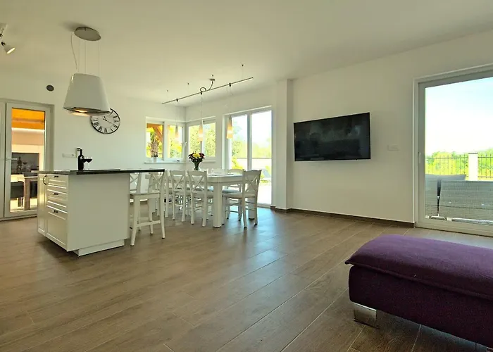 Lume ヴィラ Rošini